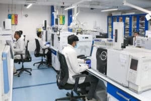 Porque é que os laboratórios internos necessitam de apoio externo especializado?